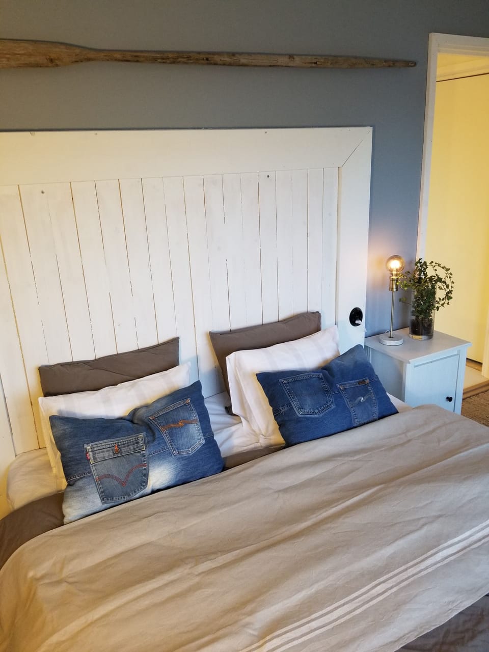 Double Room, Shared Bathroom, Sea View (Balcony) | Blackout drapes, iron/ironing board, free WiFi, bed sheets