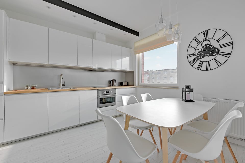 Superior Apartment, 2 Bedrooms, Balcony (Dluga Grobla 10/35) | Private kitchenette | Full-size fridge, microwave, oven, stovetop