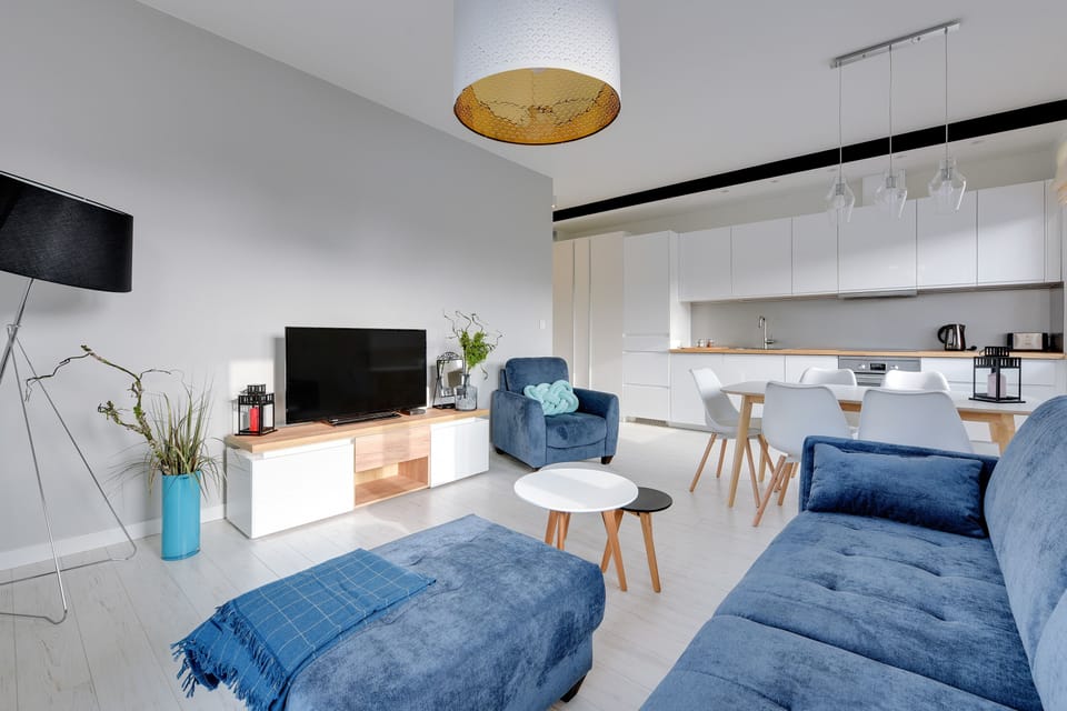 Superior Apartment, 2 Bedrooms, Balcony (Dluga Grobla 10/35) | Living room | Smart TV, Netflix