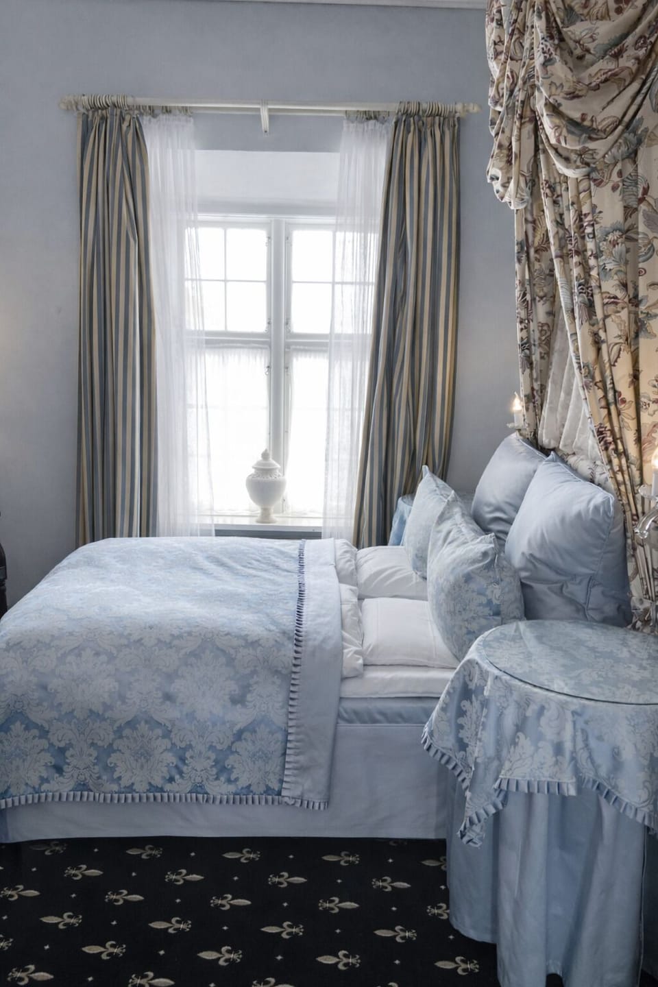 Double Room | In-room safe, individually decorated, individually furnished, desk