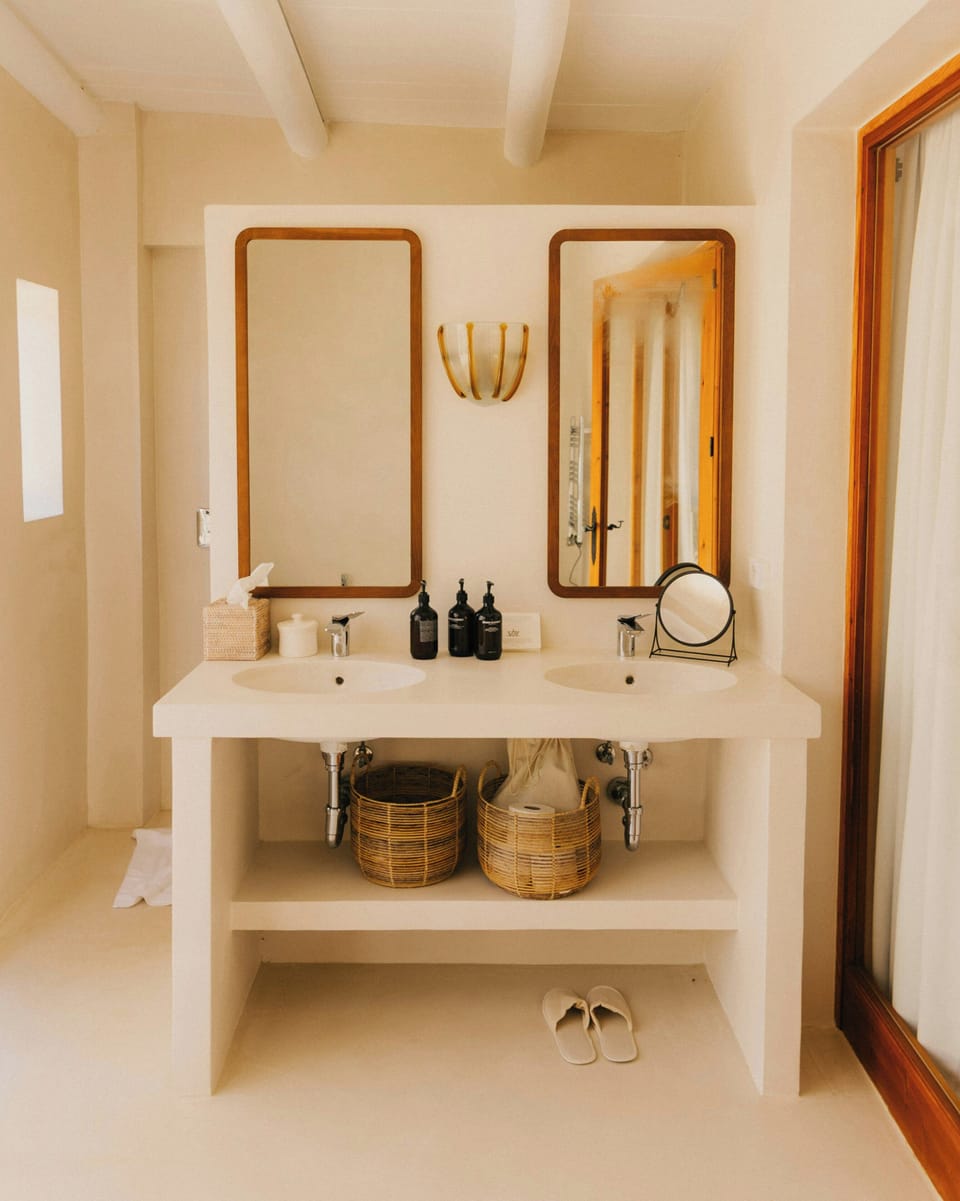 Deluxe Es Vedrà Sea View | Bathroom | Deep soaking tub, free toiletries, hair dryer, bathrobes