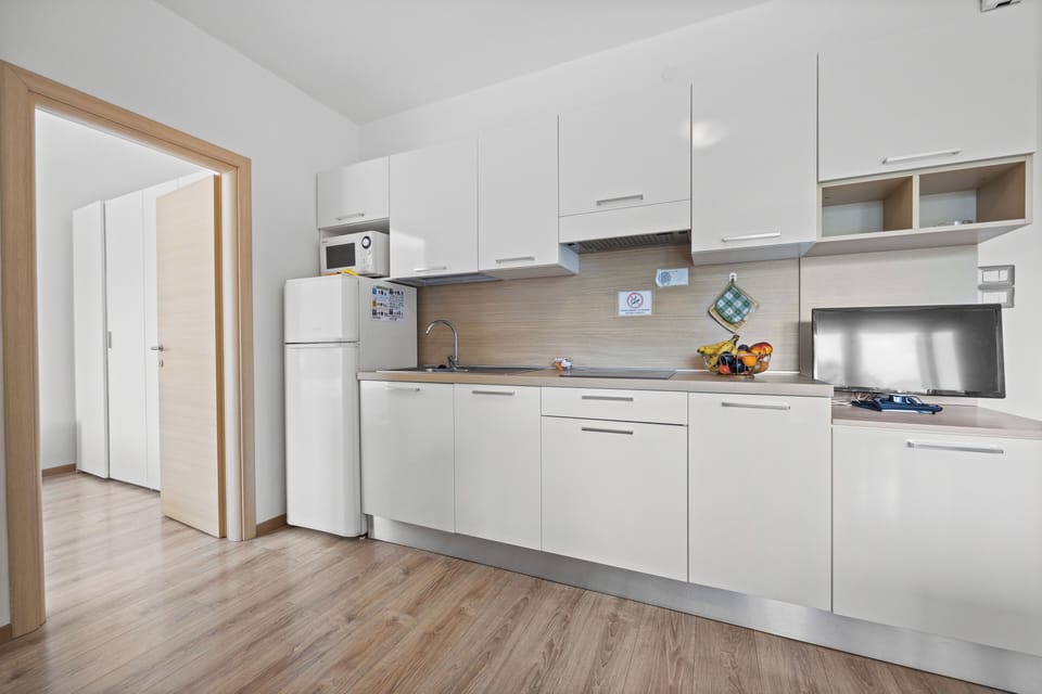 Panoramic Apartment, 2 Bedrooms, Balcony, Valley View (6 pax) | Private kitchen | Fridge, microwave, stovetop, espresso maker