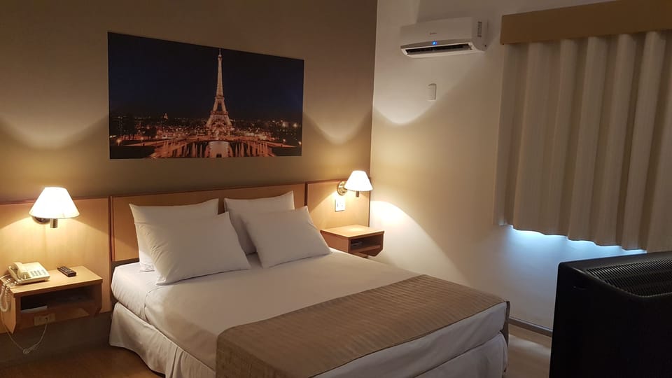 Suite | Select Comfort beds, minibar, desk, free WiFi