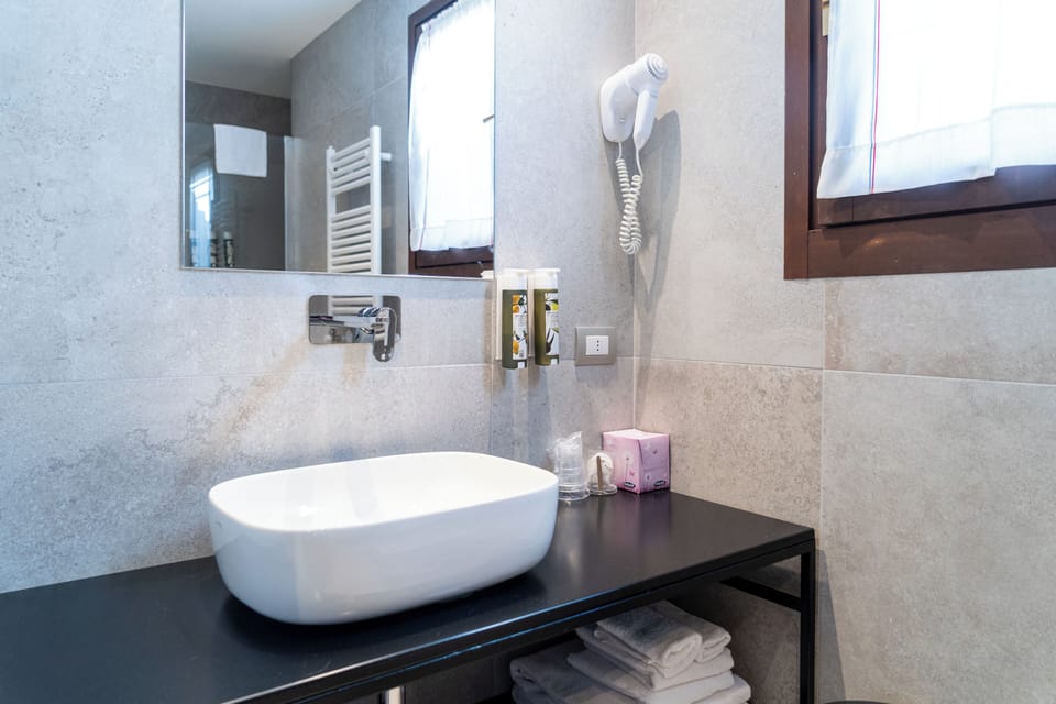Comfort Double or Twin Room, Balcony, Lake View | Bathroom | Shower, hair dryer, slippers, bidet
