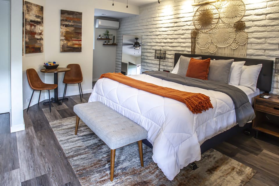 Premium bedding, in-room safe, iron/ironing board, WiFi (free)