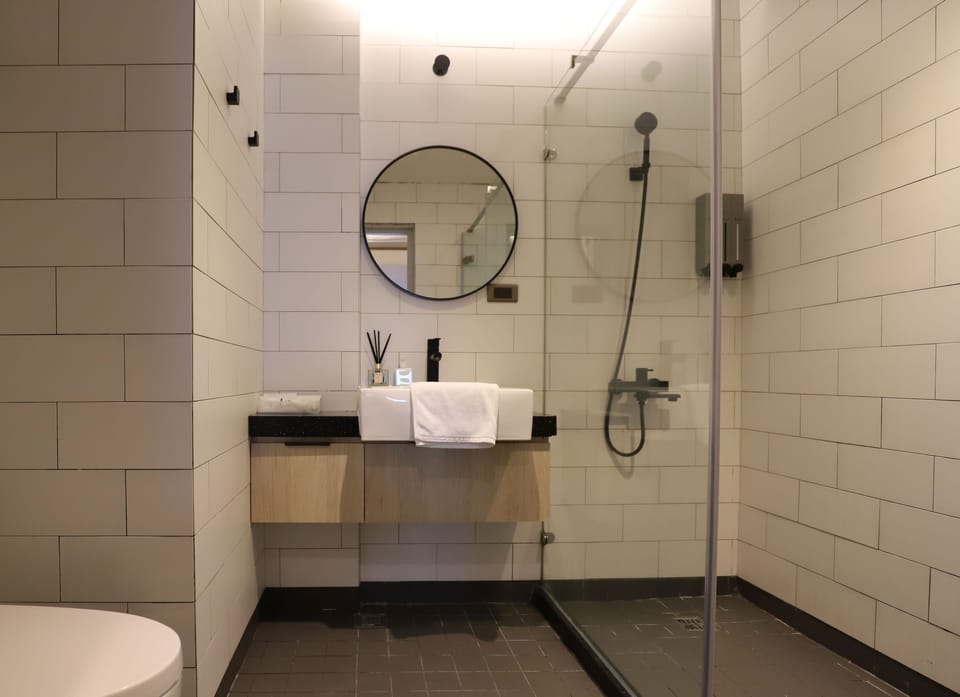 Deluxe Quadruple Room, 2 Double Beds | Bathroom | Separate tub and shower, rainfall showerhead, free toiletries