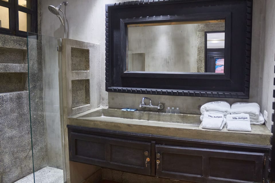 Basic Single Room, 1 Double Bed, City View | Bathroom | Shower, towels