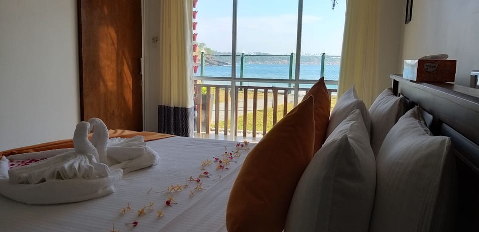 Luxury Double Room Single Use, 1 King Bed, Non Smoking, Sea View | WiFi (free)