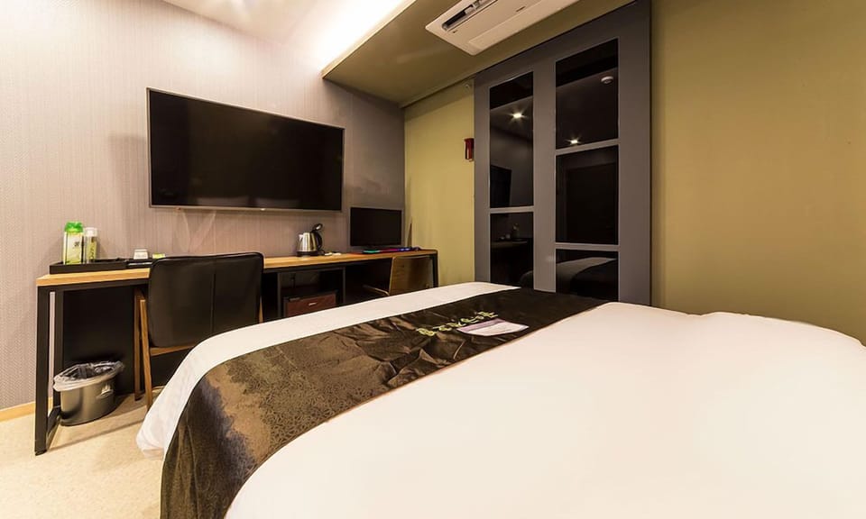 Standard Double Room | Individually decorated, individually furnished, free WiFi, bed sheets
