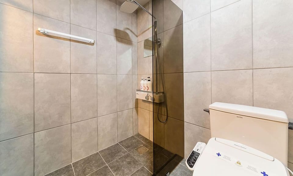 Standard Double Room | Bathroom | Free toiletries, hair dryer, bathrobes, slippers