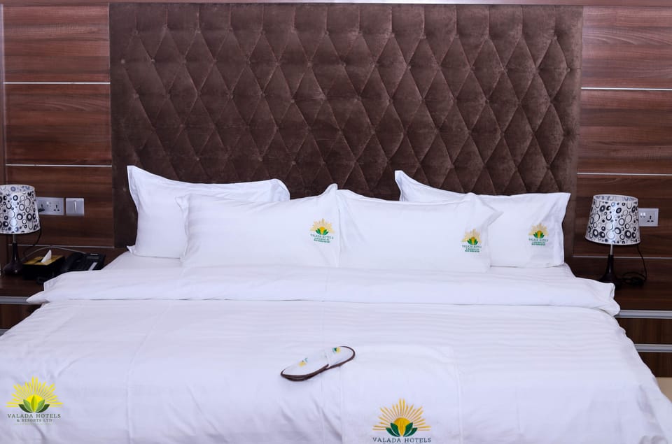 Executive Room, Non Smoking | In-room safe, desk, blackout drapes, soundproofing