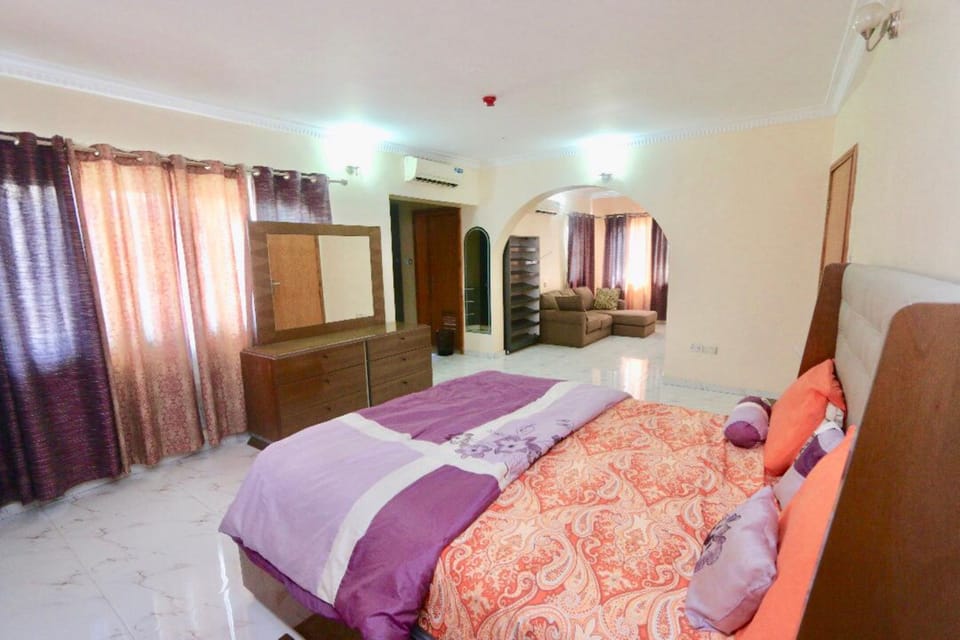 Apartment, 3 Bedrooms | In-room safe, blackout drapes, iron/ironing board, bed sheets