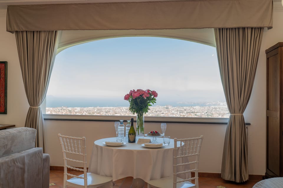 Deluxe Studio Suite, Hot Tub, Sea View | Premium bedding, down comforters, minibar, in-room safe