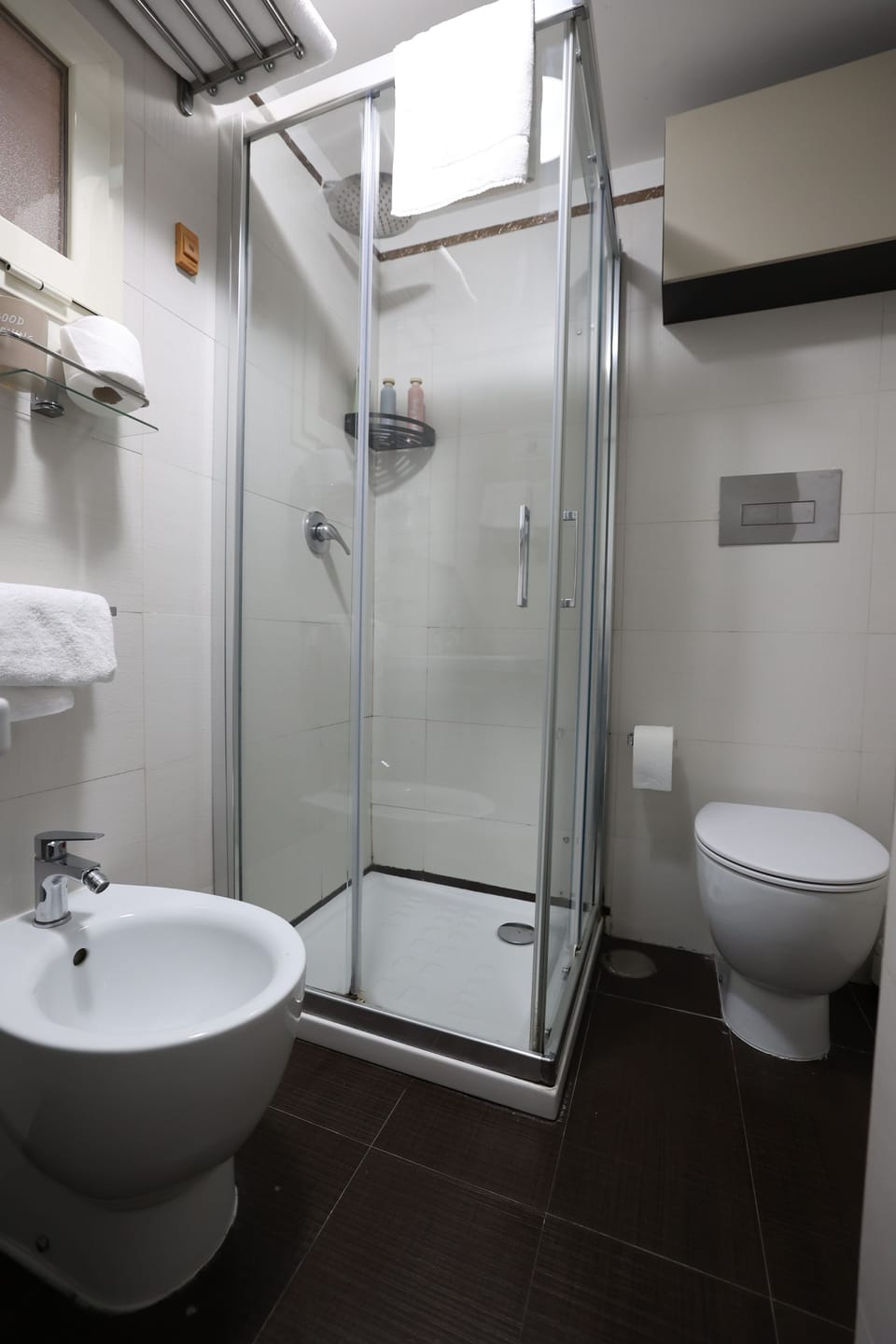 Deluxe Double Room, 1 Queen Bed, Private Bathroom | Bathroom | Shower, rainfall showerhead, free toiletries, hair dryer