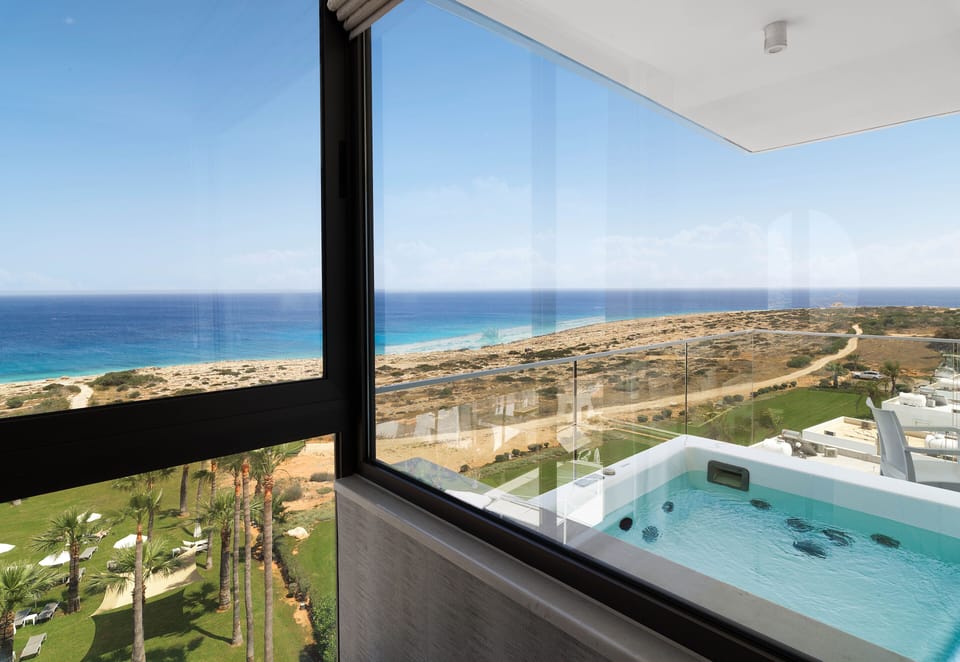 Minibar, in-room safe, soundproofing, free WiFi