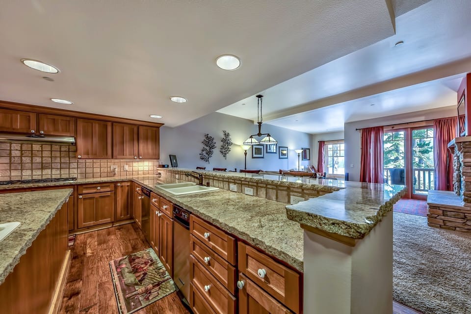 Townhome, 3 Bedrooms | Private kitchen | Fridge, microwave, oven, dishwasher
