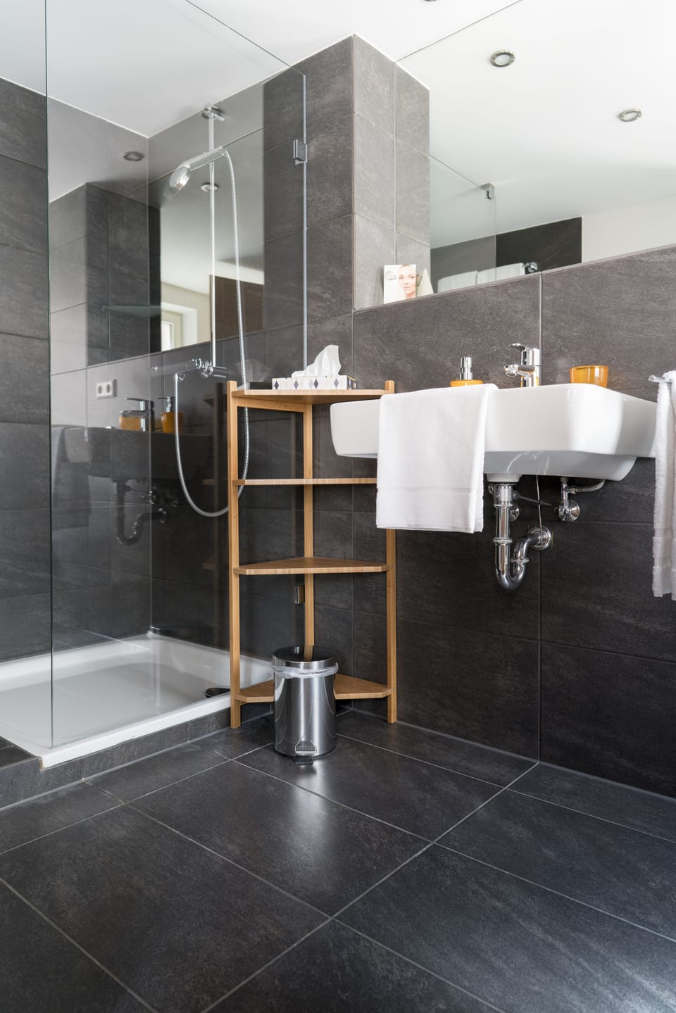 Classic Double Room, 1 Queen Bed, Courtyard View | Bathroom | Shower, free toiletries, hair dryer, towels