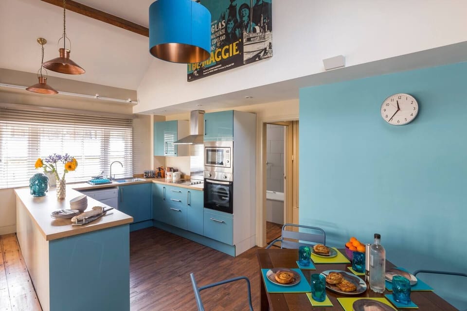 Loft, Private Bathroom | Shared kitchen | Full-size fridge, microwave, oven, stovetop