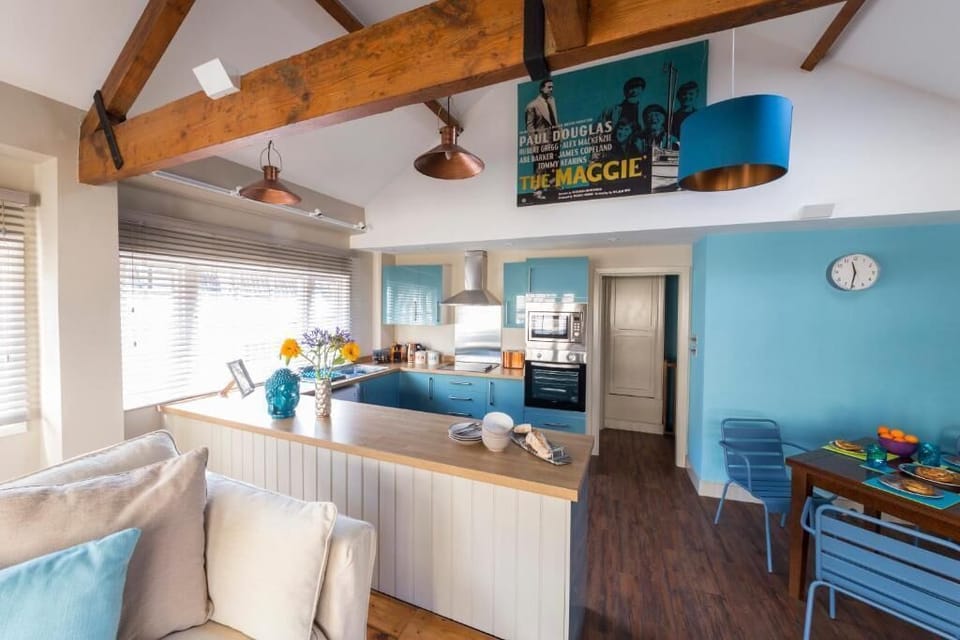 Loft, Private Bathroom | Shared kitchen | Full-size fridge, microwave, oven, stovetop