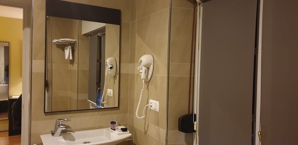 Bathroom sink