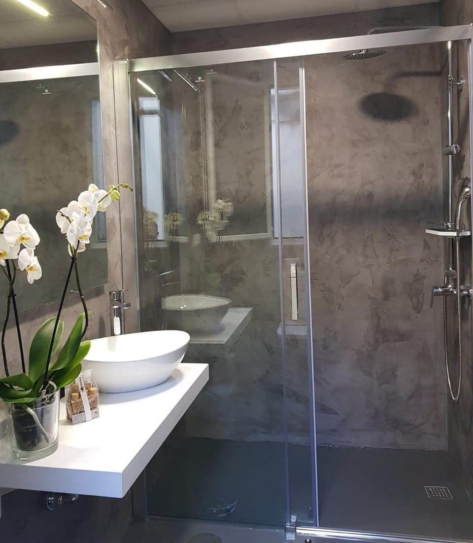 Standard Double Room | Bathroom | Free toiletries, hair dryer, slippers, towels