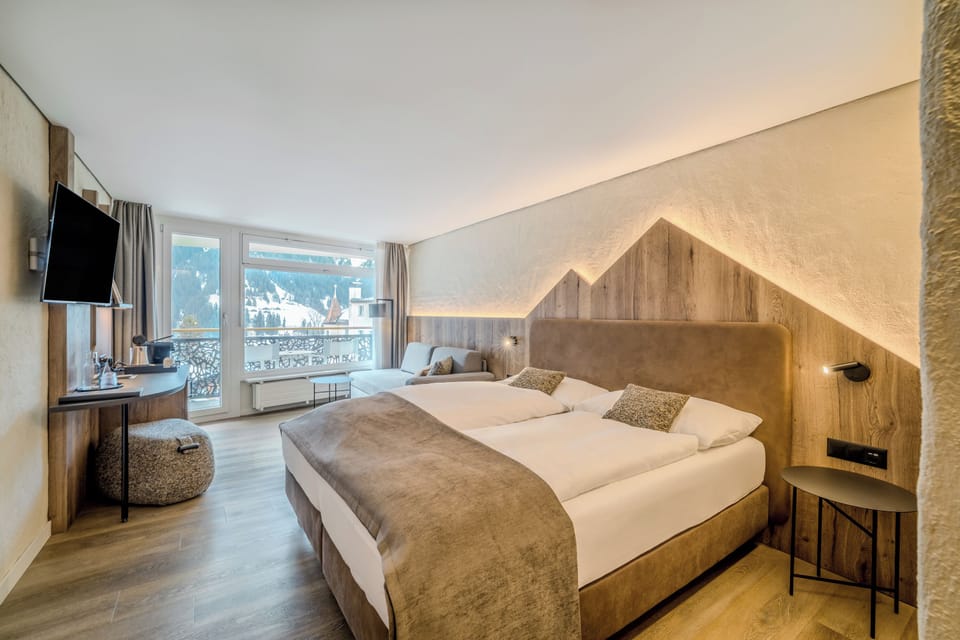 Superior double room Eiger View with balcony | Hypo-allergenic bedding, minibar, in-room safe, individually decorated