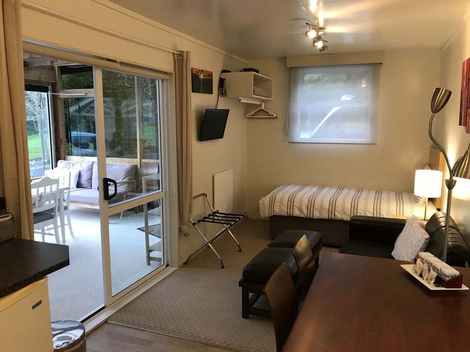 Angie's Rural Retreat Apartment in Lower Hutt