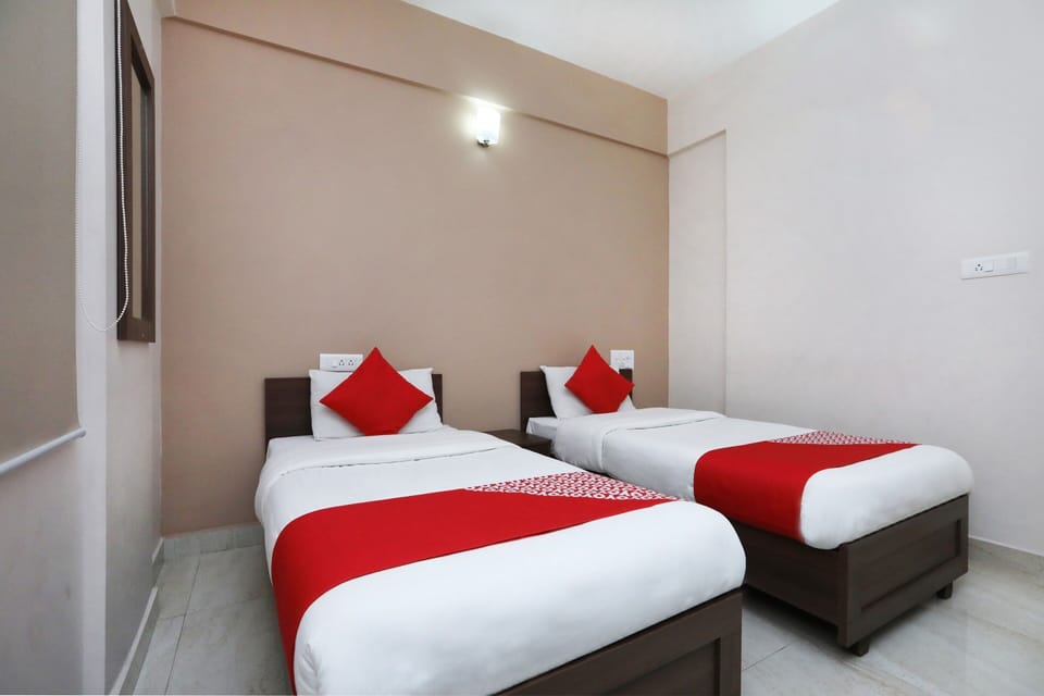 Standard Double Room | Desk