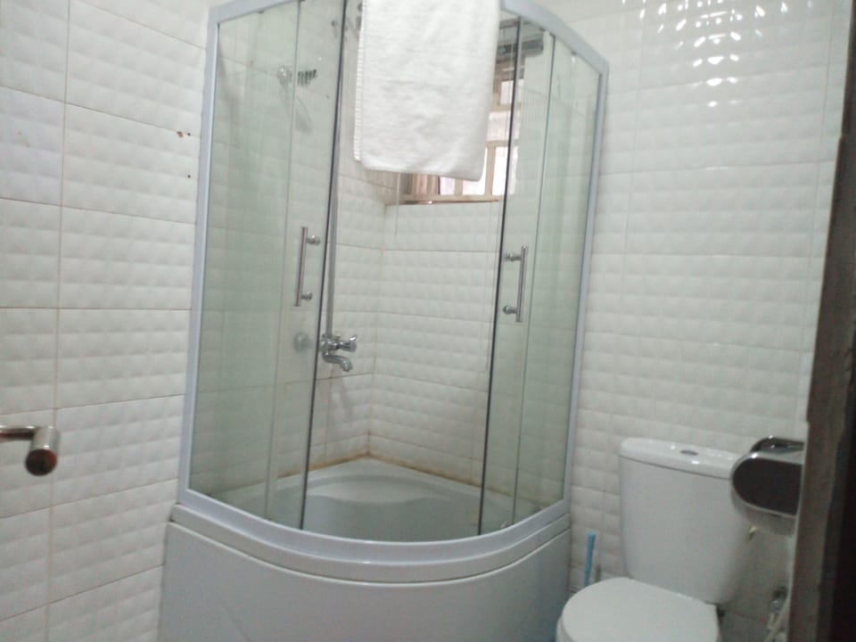Suite | Bathroom shower