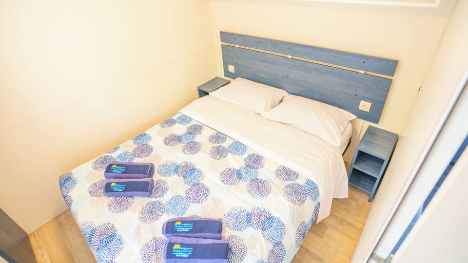 Standard Mobile Home | 2 bedrooms, cribs/infant beds