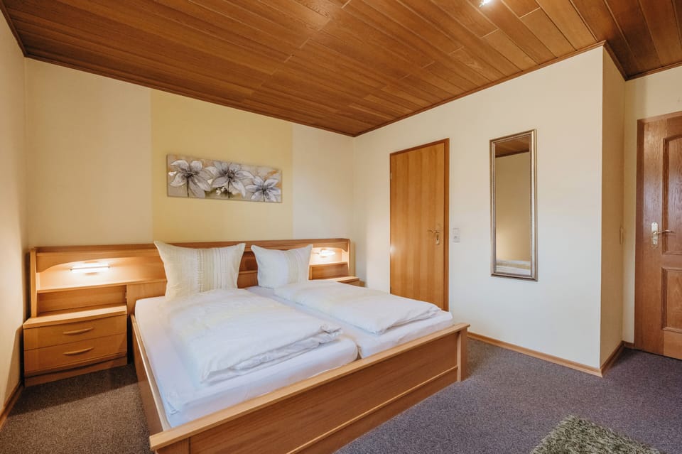 Double Room, 1 Double Bed, Non Smoking | Hypo-allergenic bedding, desk, blackout drapes, free WiFi