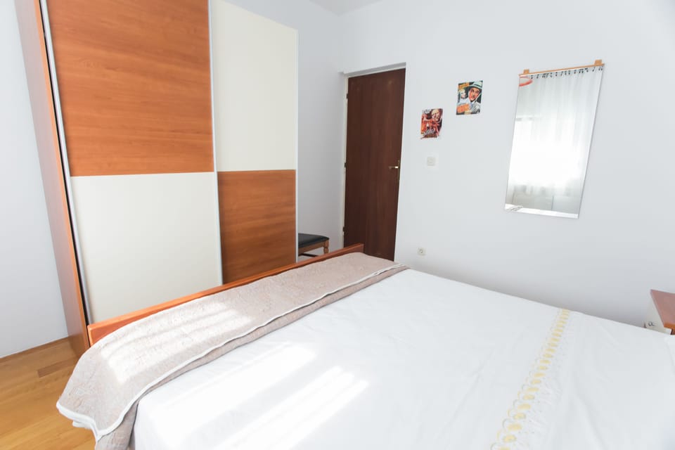 Family Apartment | Desk, iron/ironing board, free WiFi, bed sheets