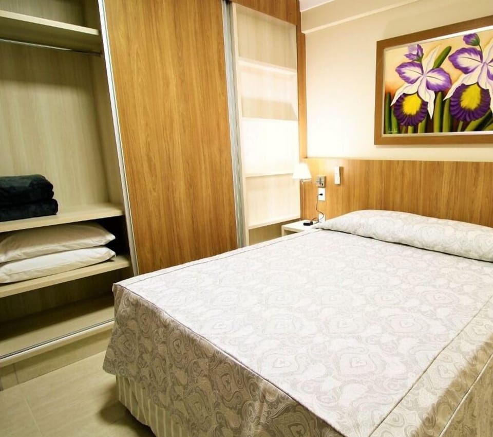 Apartment | Minibar, in-room safe, desk, blackout drapes