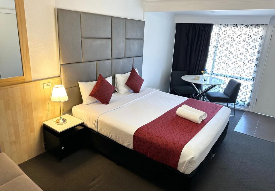 Executive Room, 1 King Bed | Desk, iron/ironing board, free WiFi, bed sheets