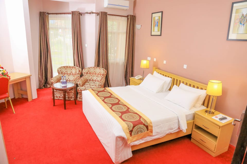 Executive Double Room, 1 Queen Bed, Non Smoking, City View | Premium bedding, individually decorated, individually furnished, desk