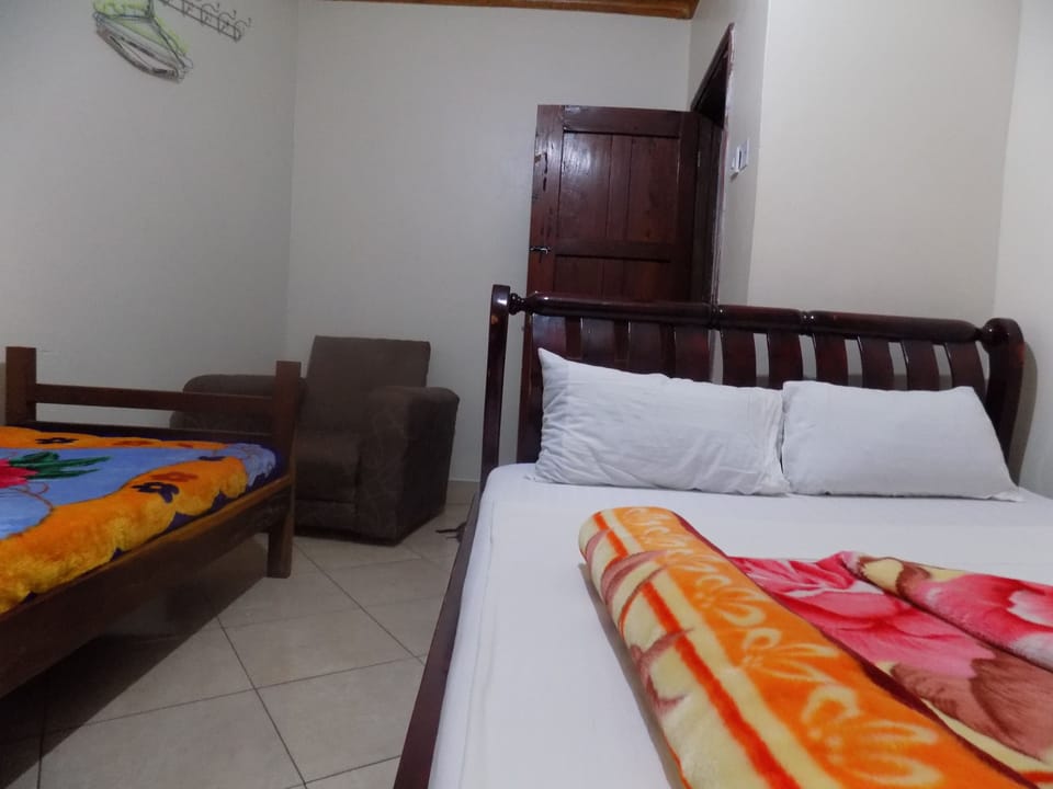 Triple Room, Non Smoking | Individually decorated, individually furnished, desk, soundproofing