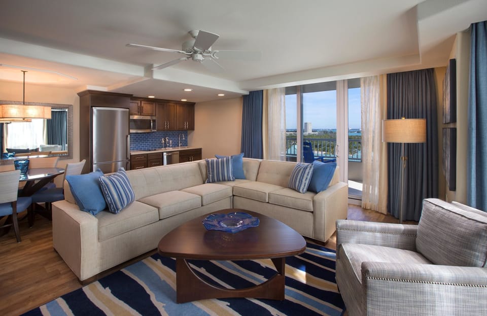 Premium bedding, in-room safe, desk, laptop workspace