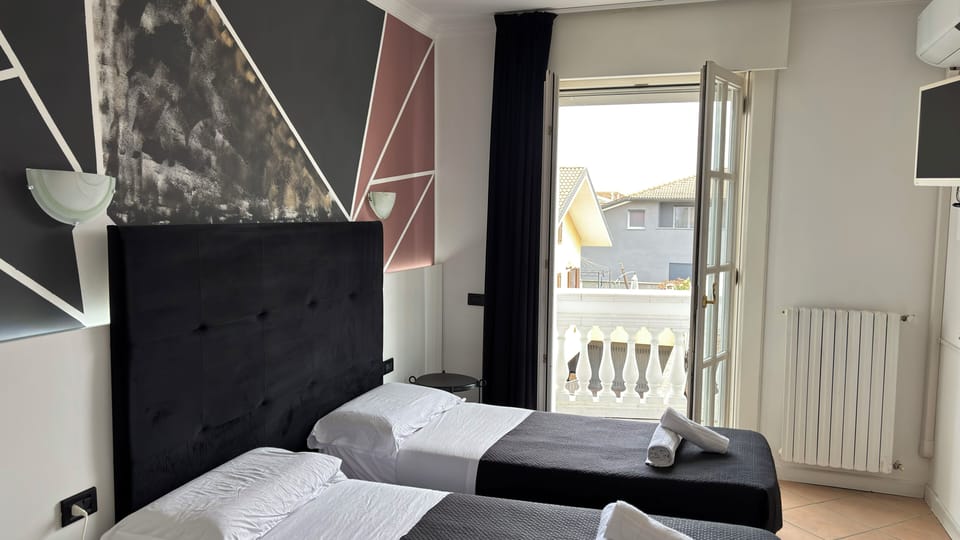Classic Twin Room | 1 bedroom, desk, laptop workspace, WiFi (free)