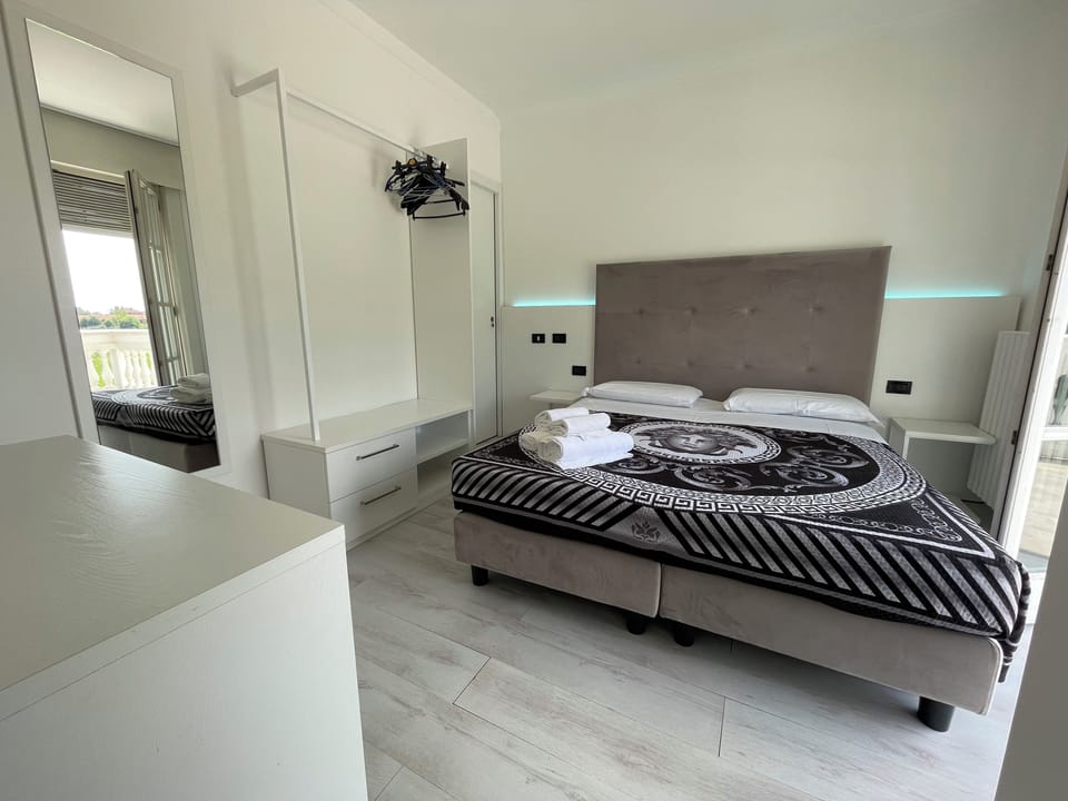 Classic Double Room | 1 bedroom, desk, laptop workspace, free WiFi