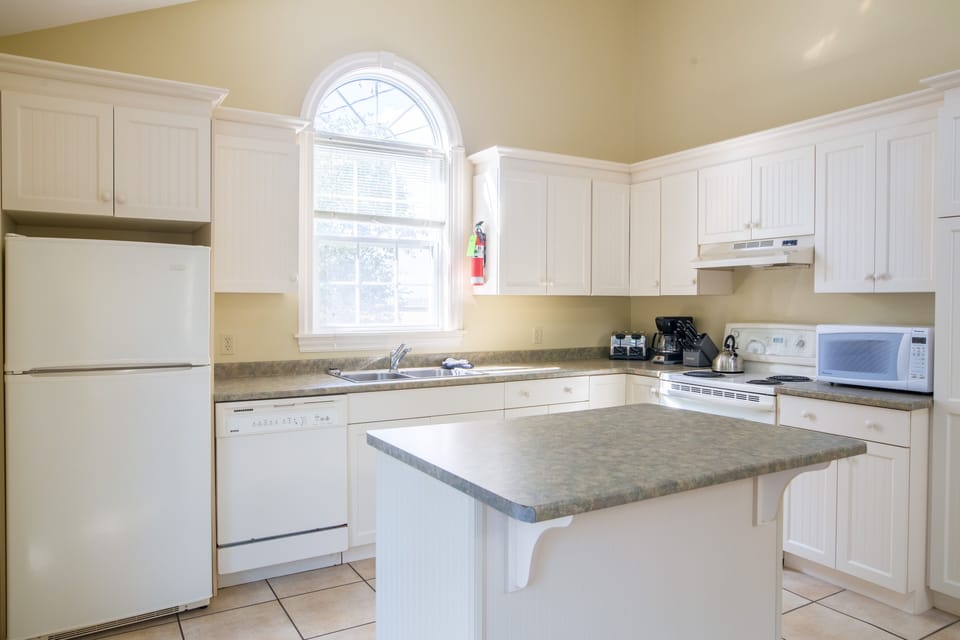 Deluxe Cottage, 3 Bedrooms, Non Smoking (3 Bed 2 Bath cottage w/private HotTub) | Blackout drapes, iron/ironing board, free WiFi, bed sheets