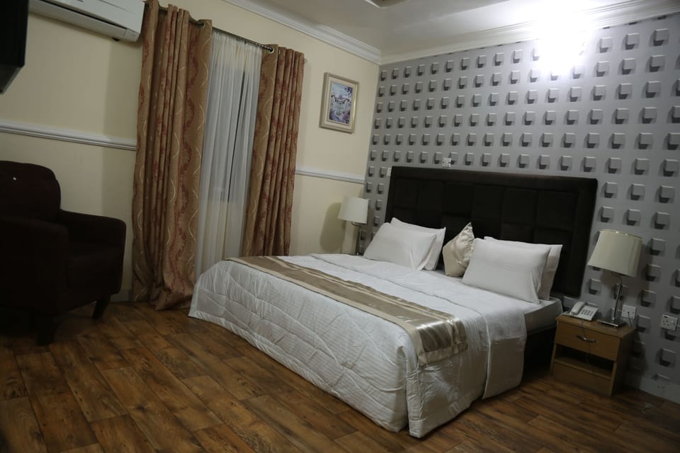 In-room safe, free WiFi, bed sheets