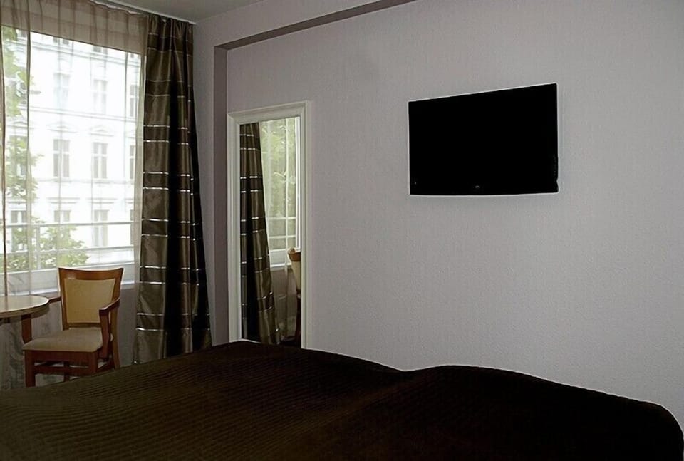 Double Room | Living area | Flat-screen TV