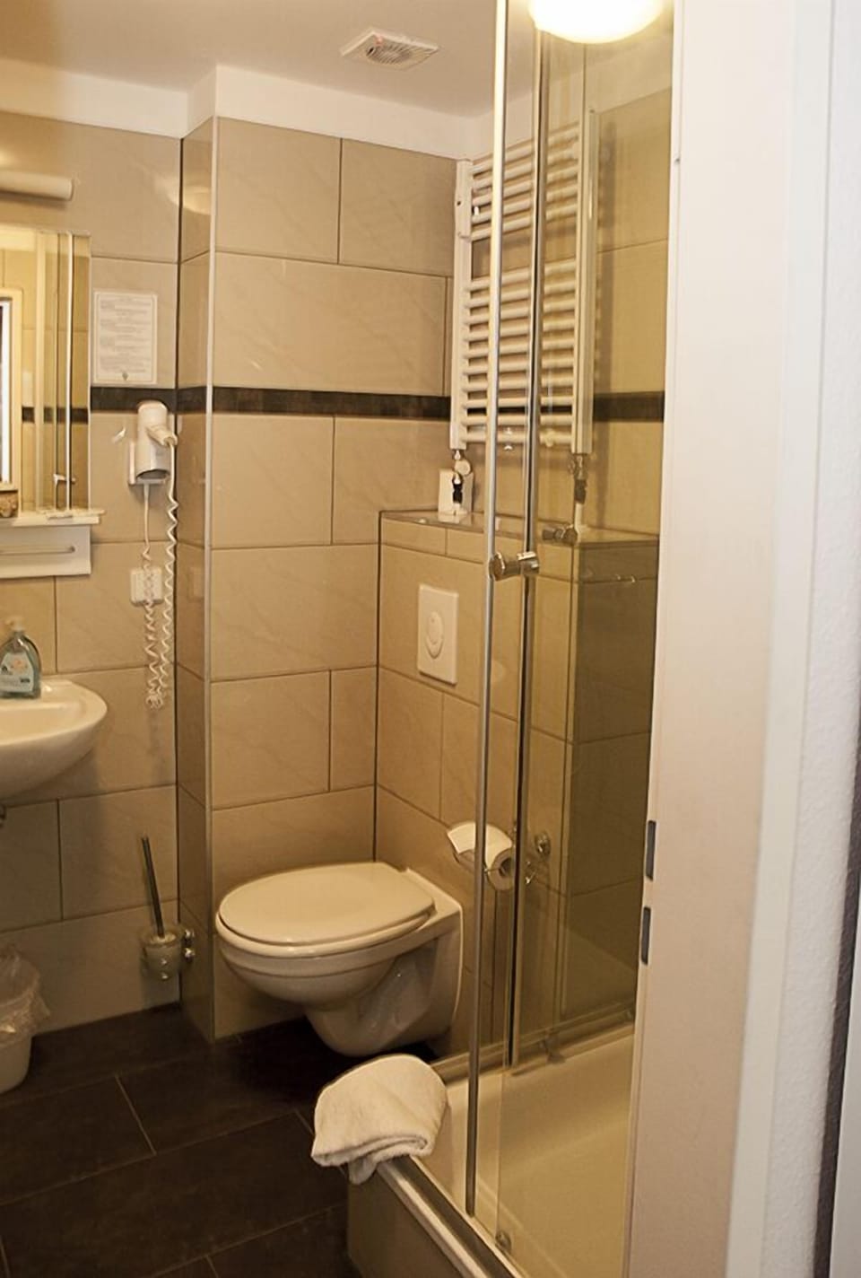 Double Room | Bathroom | Shower, hair dryer, towels
