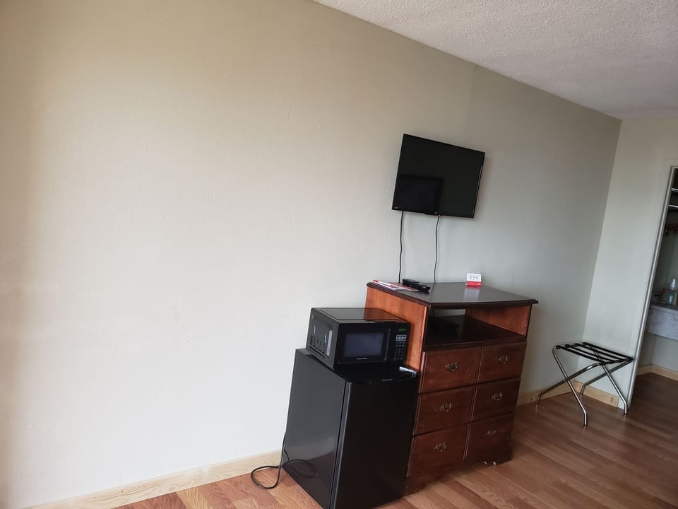 Premium bedding, individually decorated, individually furnished, desk