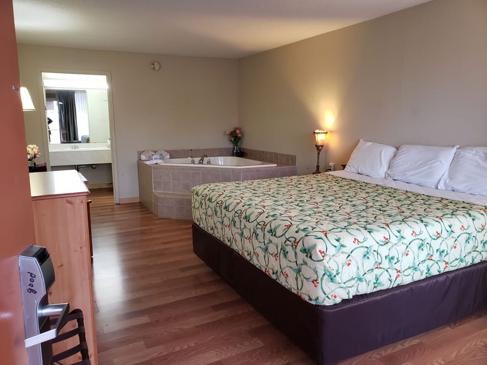 Premium bedding, individually decorated, individually furnished, desk