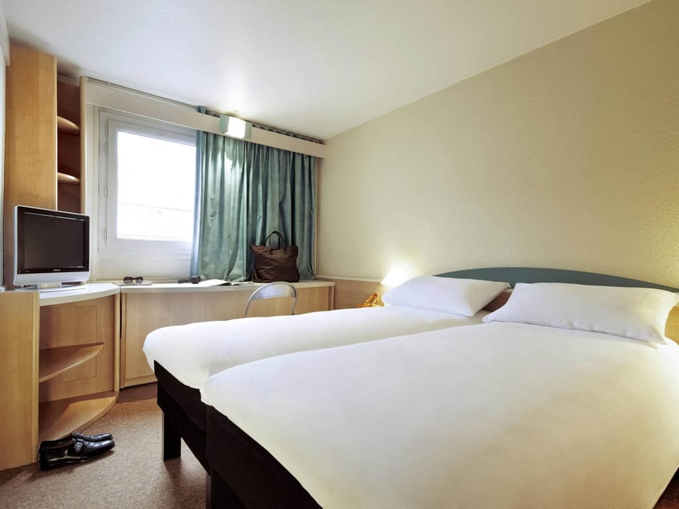 Standard Room, 2 Twin Beds | Premium bedding, desk, soundproofing, free WiFi