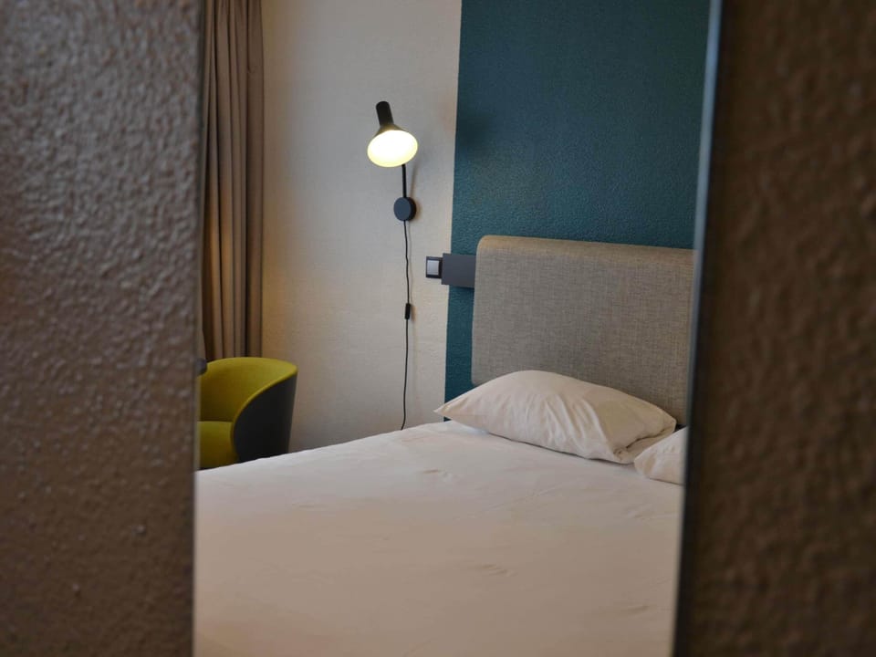 Standard Room, 1 Double Bed | Premium bedding, desk, soundproofing, free WiFi