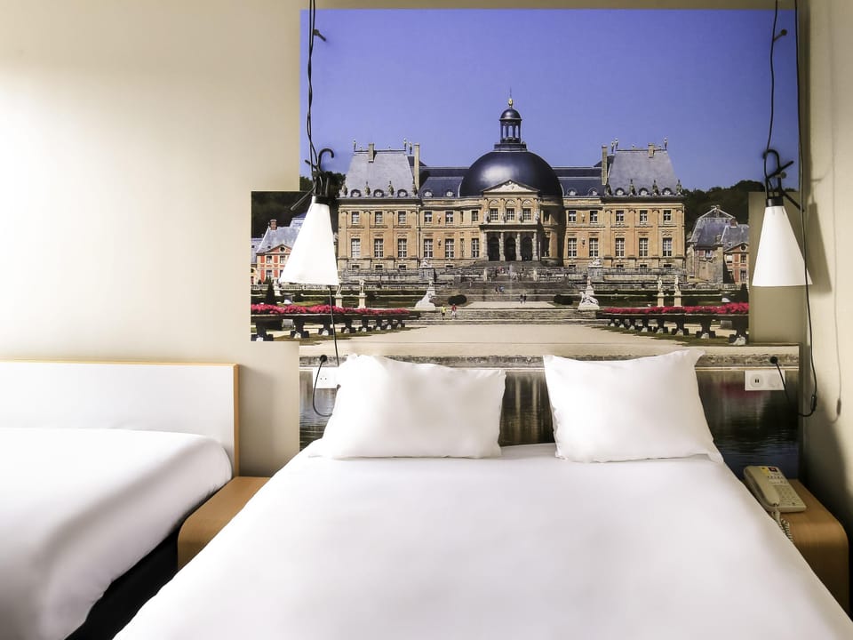 Standard Double Room, 1 Double Bed | In-room safe, desk, soundproofing, iron/ironing board