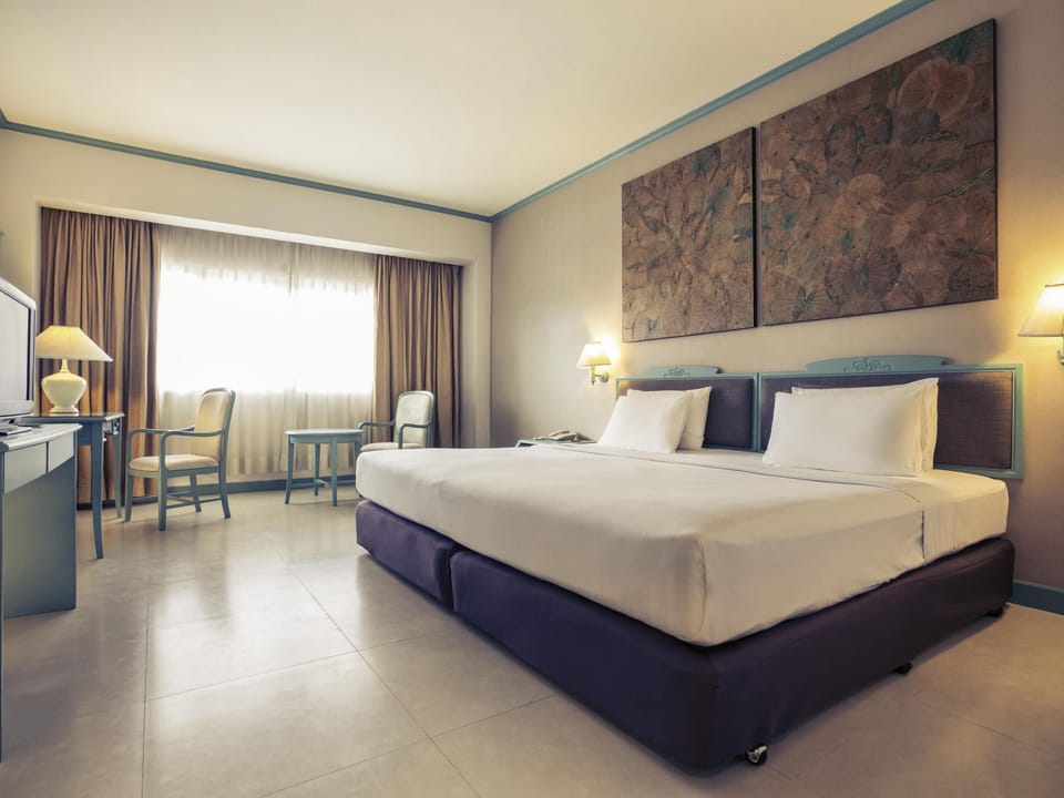 Superior Room, 1 King Bed | Premium bedding, desk, blackout drapes, iron/ironing board