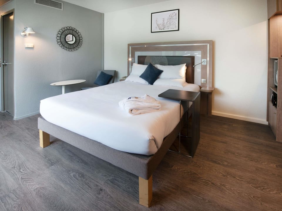 Superior Room, 1 Queen Bed with Sofa bed, Balcony | Minibar, in-room safe, desk, blackout drapes